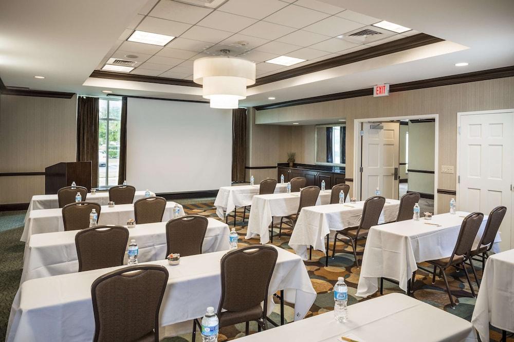 Hilton Garden Inn Hampton Coliseum Central Ngoại thất bức ảnh